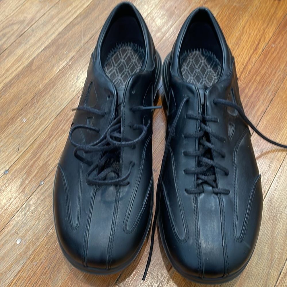 Men's Black Athletic Shoes - Picture 6 of 11